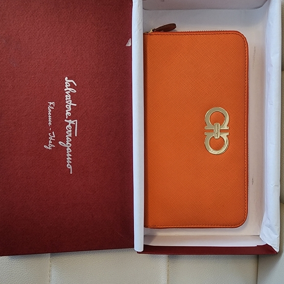 NWT ~ Salvatore Ferragamo Icona Large Gancini Zip Around Wallet ~ Lava - Picture 13 of 15